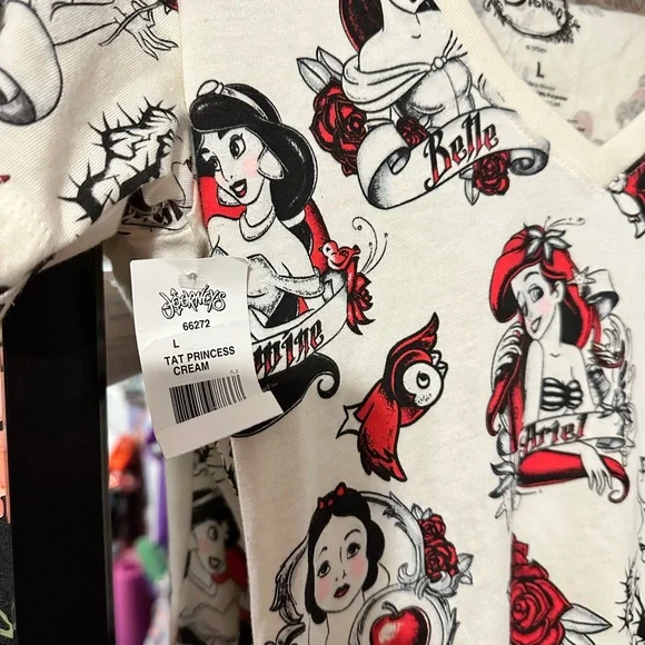 NWT Disney Journeys Collab Princess Vintage Tattoo Art Short Sleeve Tee Shirt - Picture 4 of 5